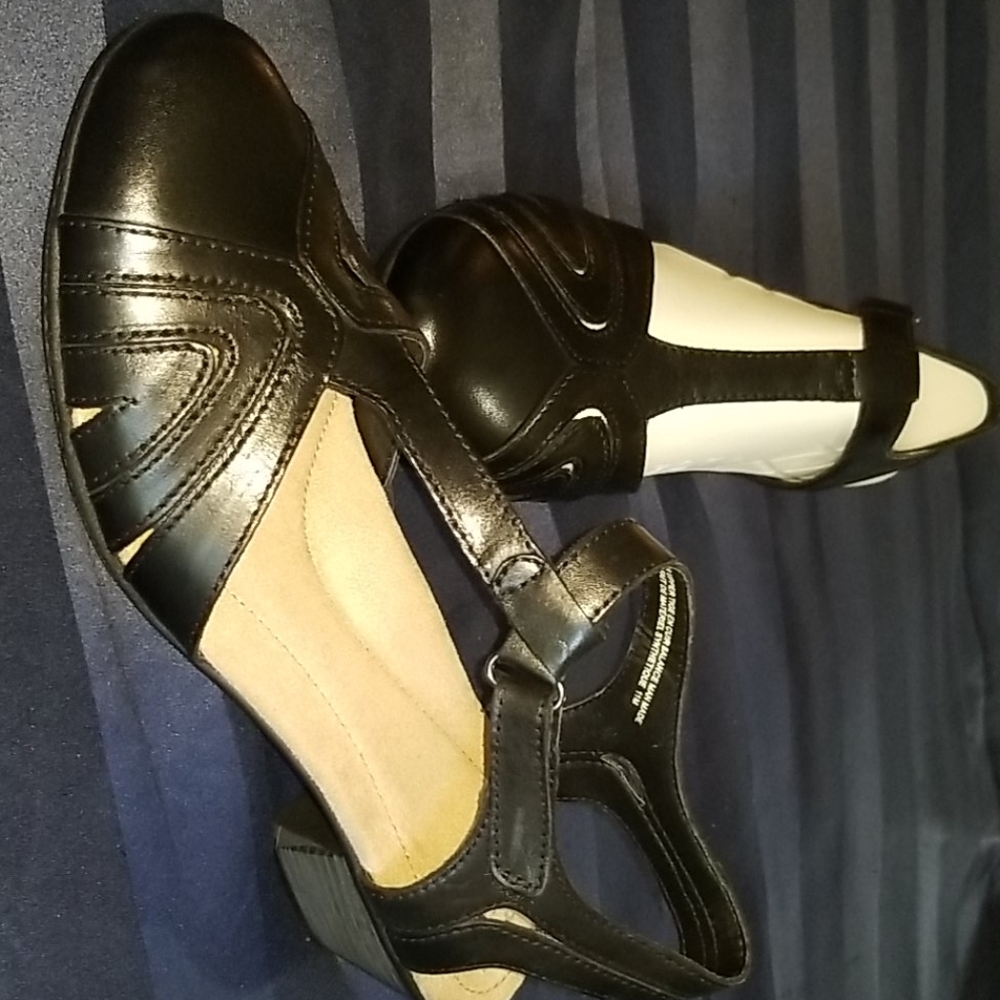 Earth Orgins Sandals